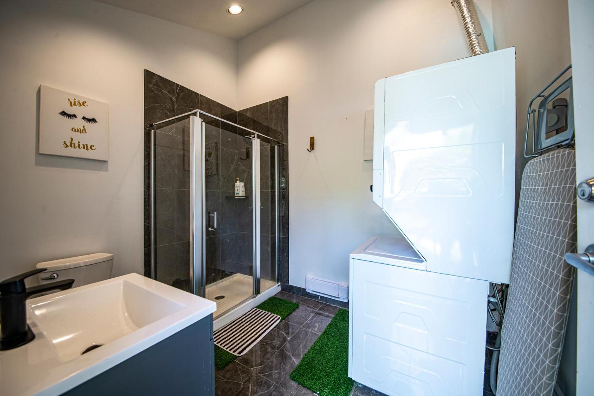 Seymour Private Bedroom, Ensuite Bathroom With Shared Pool, Hot Tub With Views North Vancouver Extérieur photo